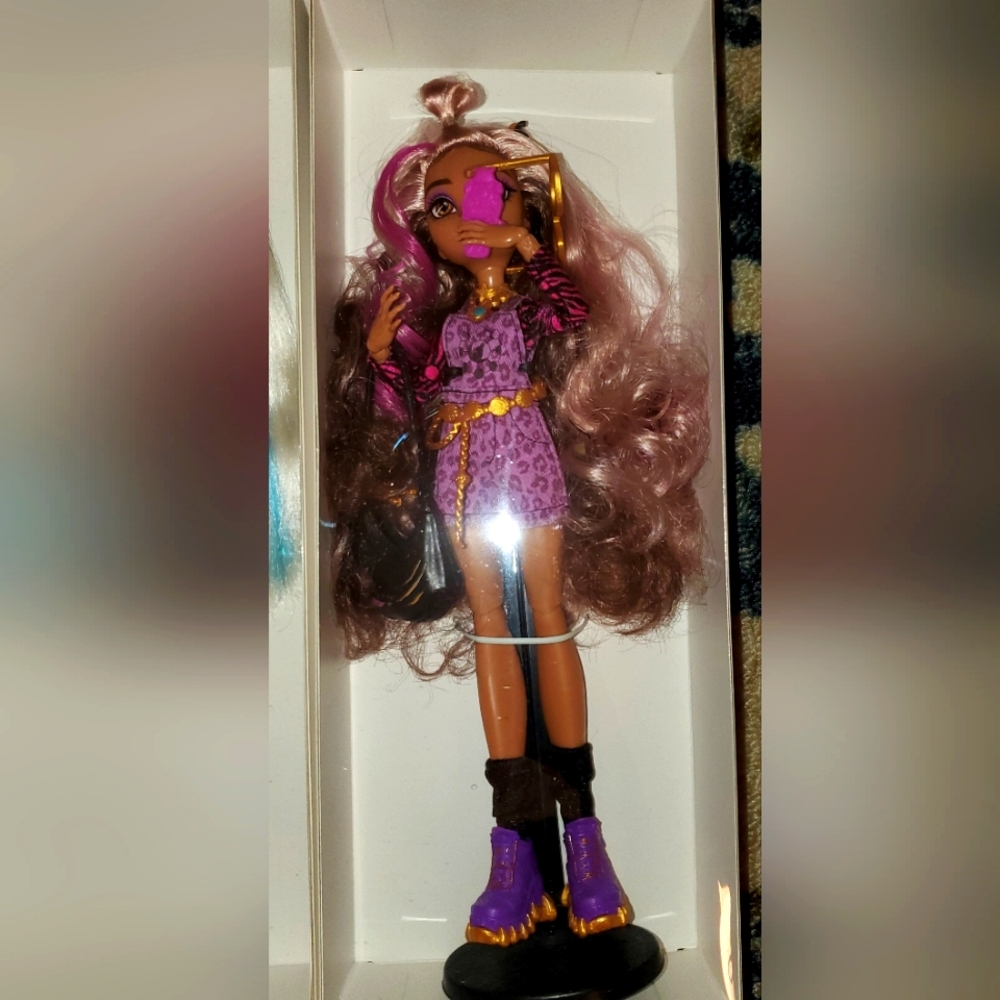 MONSTER HIGH DOLL